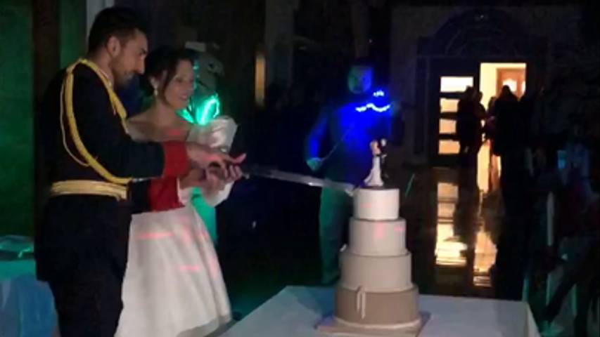 Corte de la tarta de los novios