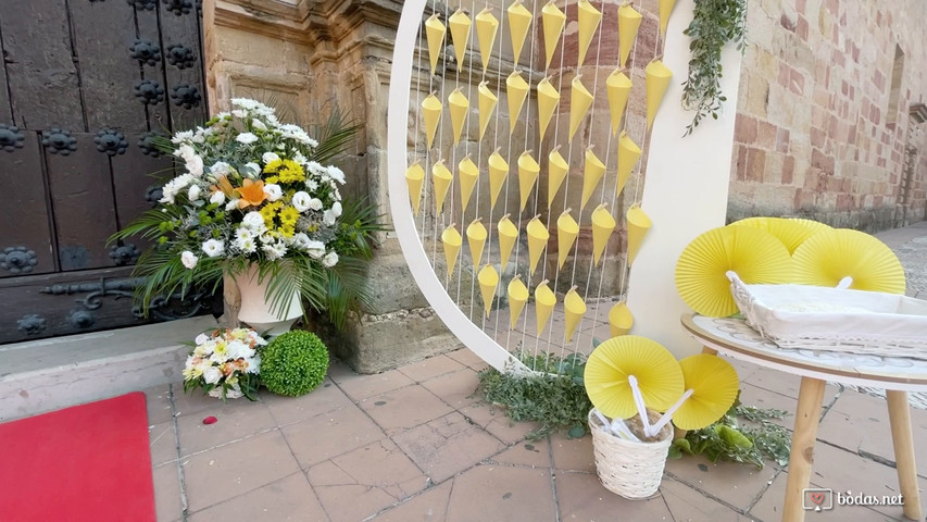 Decoración de la puerta de la iglesia