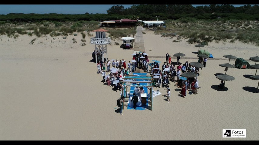 Boda en la playa con dron