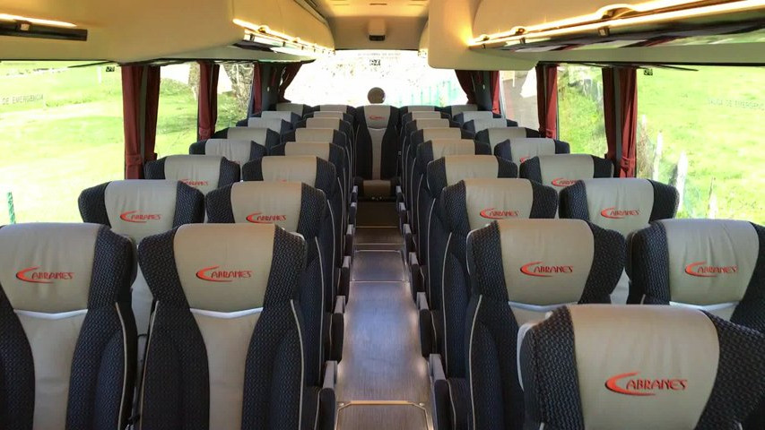 Interior bus para 55 personas