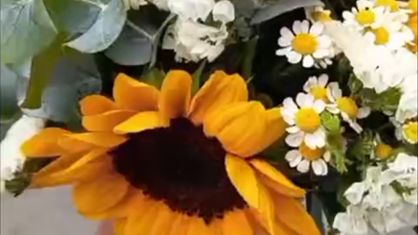 Ramo de novia de girasoles y manzanilla 