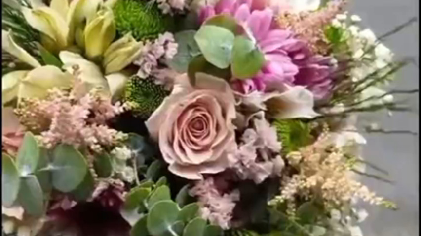 Ramo de novia en tonos rosados.