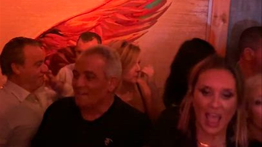 El trío interpretando Mi gran noche