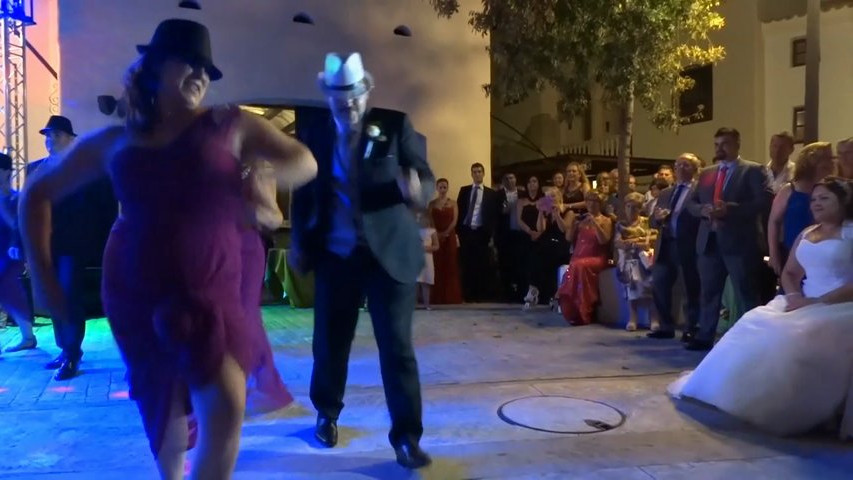 Baile sorpresa de Gabi para Laura