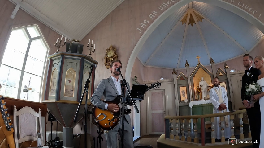 Voz + guitarra en iglesia