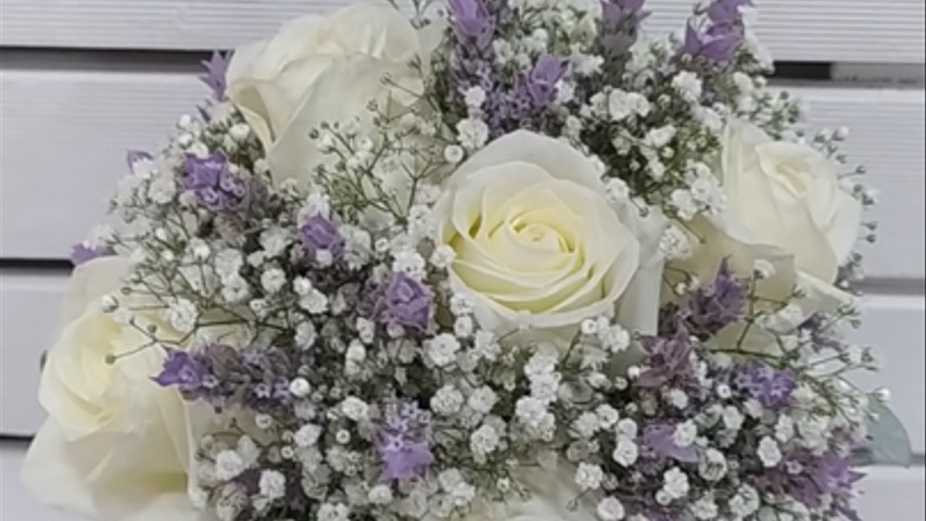 Bouquette de rosas blancas 