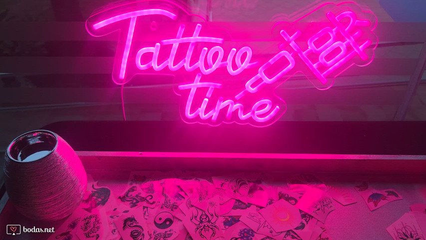 Paper-Tattoo Bar