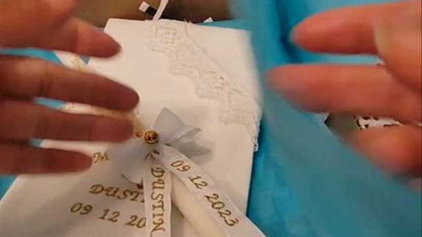  Cirio personalizado y pañuelo bordado