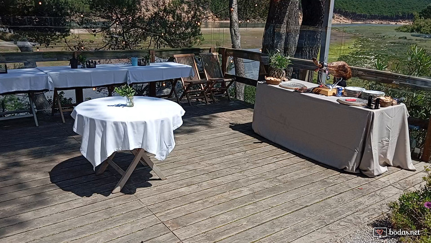 Boda en la Ría, Mogro