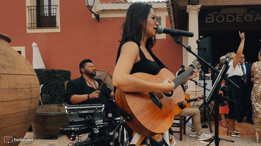 Trío acústico con batería