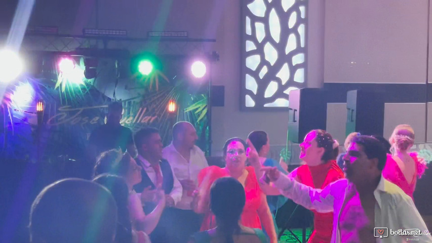 WEDDING PARTY MOMENTS