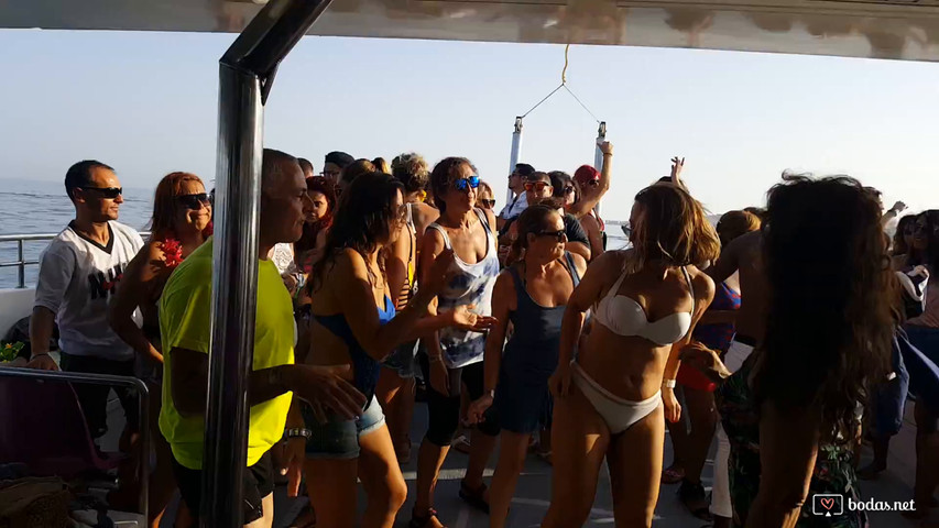 DJ en fiesta en barco