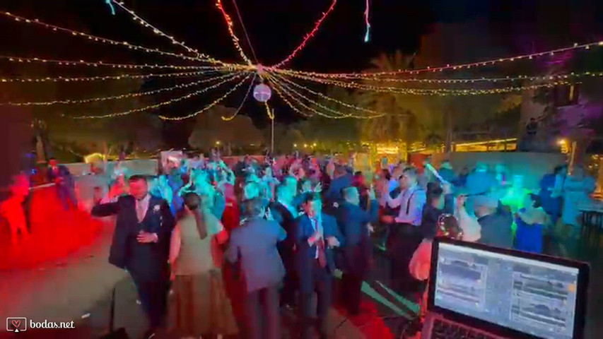¿Y si hacemos bailar a todos los invitados a la vez?