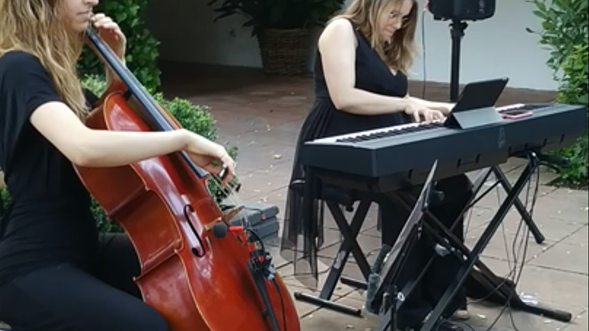 Dueto de chello y piano en un aperitivo