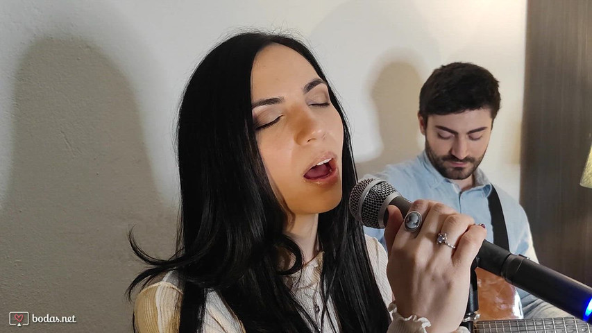 Can't Help Falling In Love — Laura G. Cantante para eventos