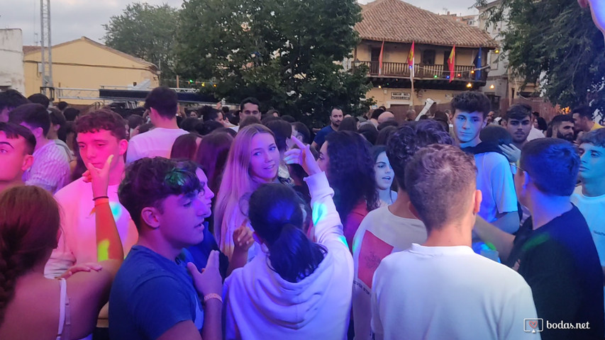 AMANECIENDO DE FIESTA
