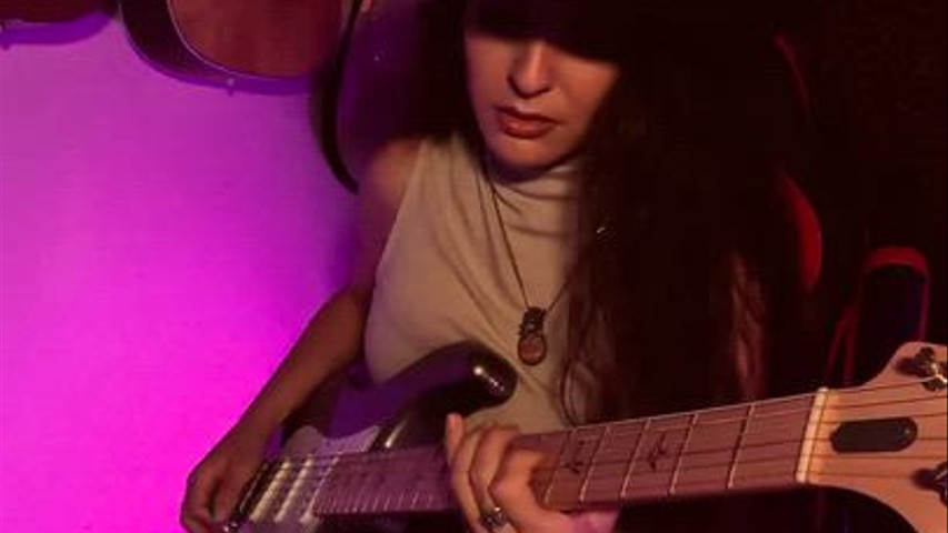Vicky Oliveros Guitarrista 