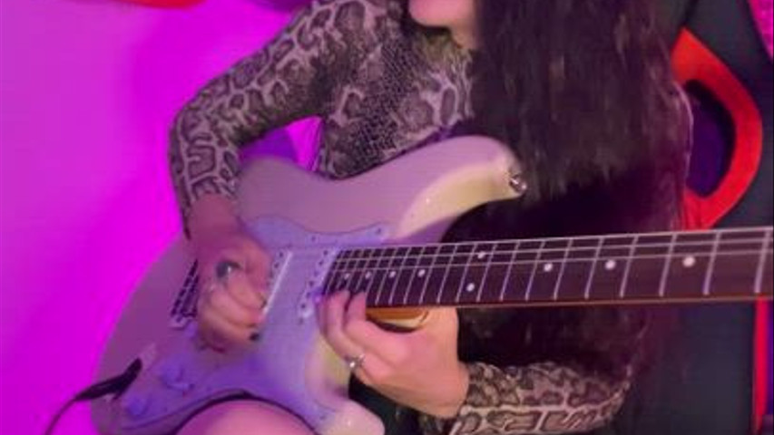 Vicky Oliveros Guitarrista 