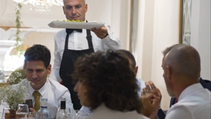 La Entrada de los Novios a Nuestros Salones