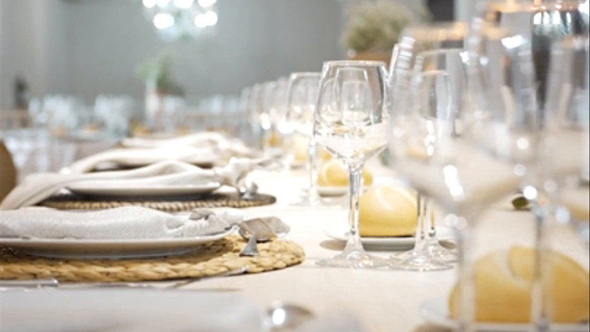 Elegancia y Encanto: Decoración y Detalles en Nuestros Salones