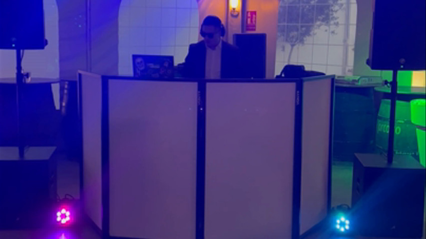Cabina preparada, DJ preparado, Fiestón.!!!