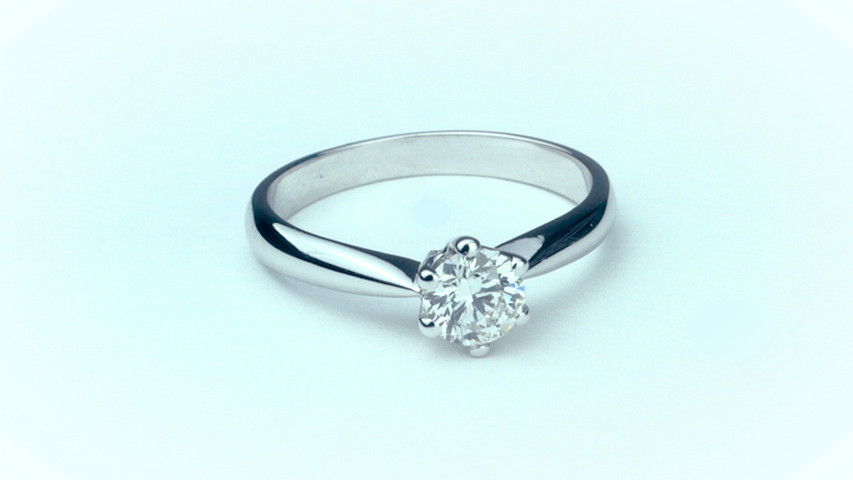 Anillo de Compromiso con Diamantes