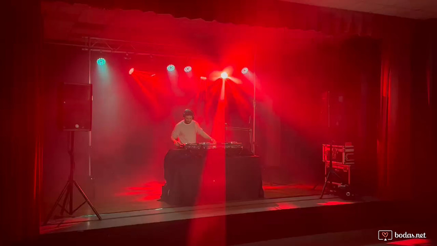 DJ + SONIDO + ILUMINACIÓN
