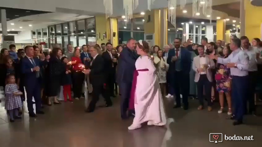 Novios bailando
