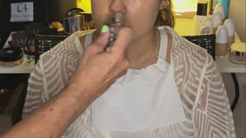 Proceso del maquillaje con aerógrafo