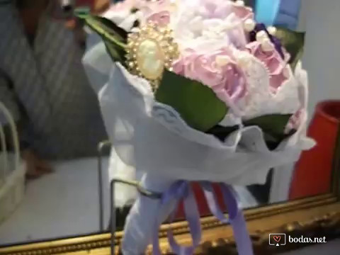 Ramo de rosas de novia en colores pastel vintage