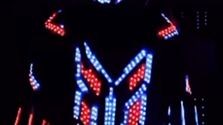 Nuestro Mega Robot Led en el pack desmadre !