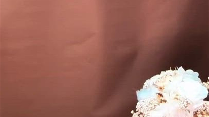 Creación del ramo de novia con flores preservadas 