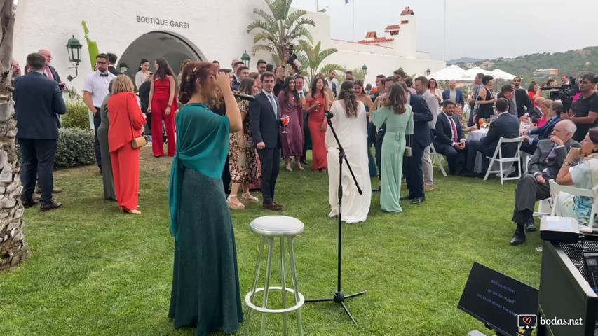 Amenización aperitivo con cantante