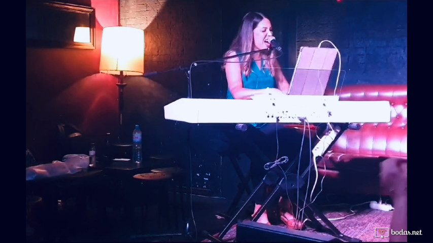 “Everytime We Touch” a piano y voz