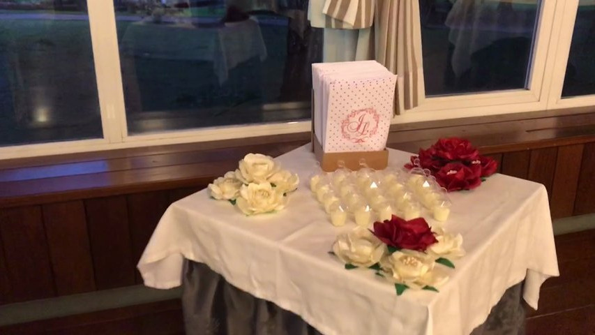 Tarta de boda y mesa dulce