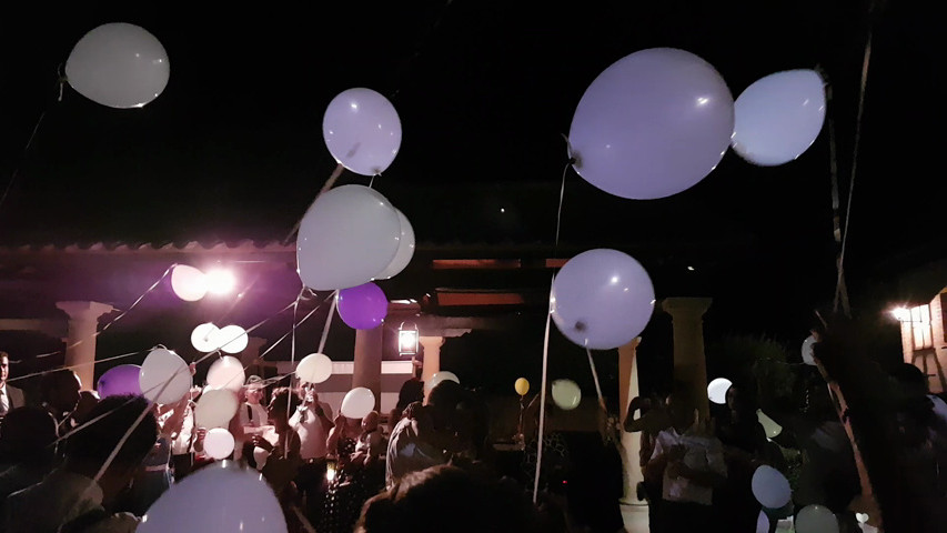 Baile nupcial con suelta de globos