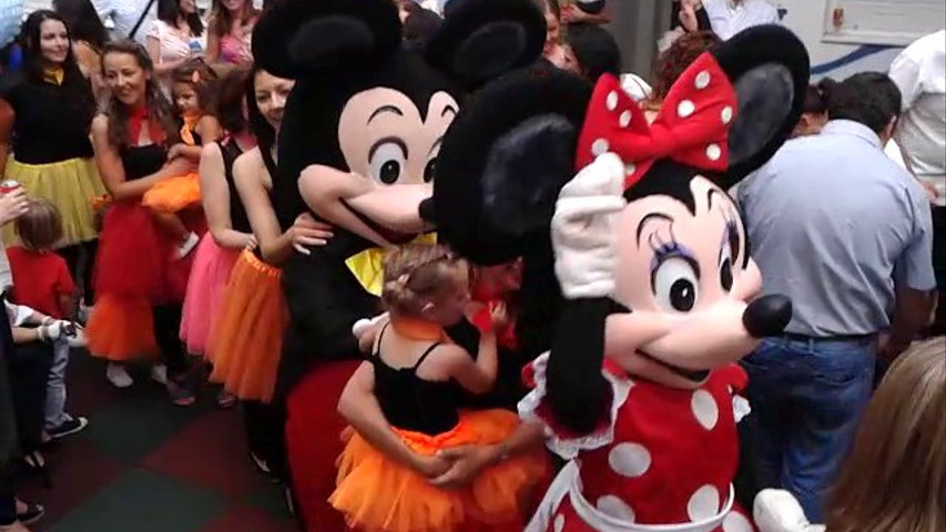 Conga de Mickey, Minnie y Donald