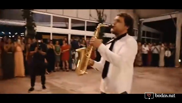 Amigos, saxo y fiesta