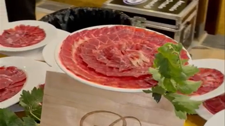 Cortador de jamón en directo