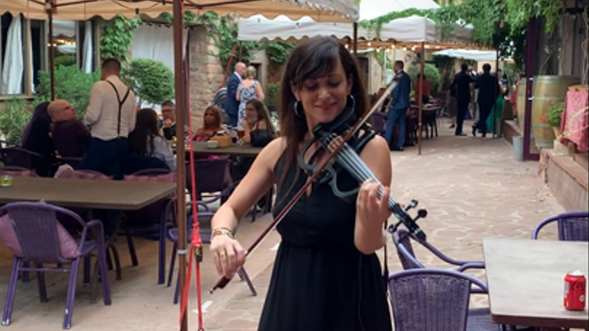 Aperitivo con violín eléctrico y DJ