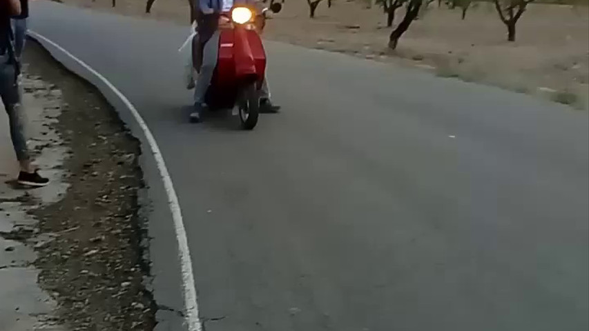 Novios en vespa