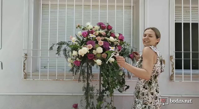 Columna con flores frescas 