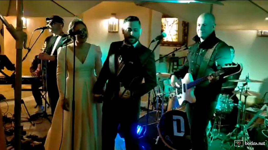 Novios cantando Soldadito Marinero