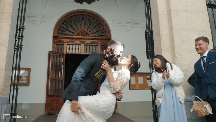 Cristina y Miguel (Trailer)