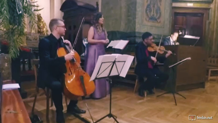 Ave Maria. Soprano, órgano, violín y cello