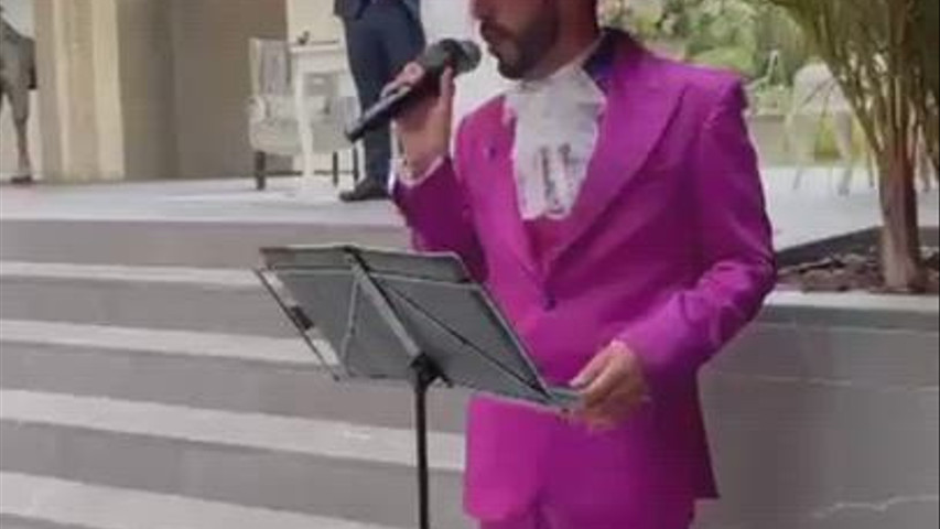 Un bolero o balada son ideales para una boda