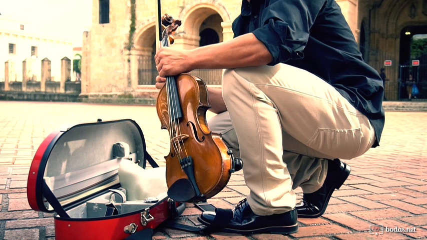 Antton Violinist