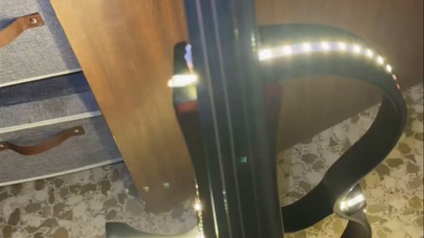 CELLO ELÉCTRICO CON LUCES LED -BARRA LIBRE.