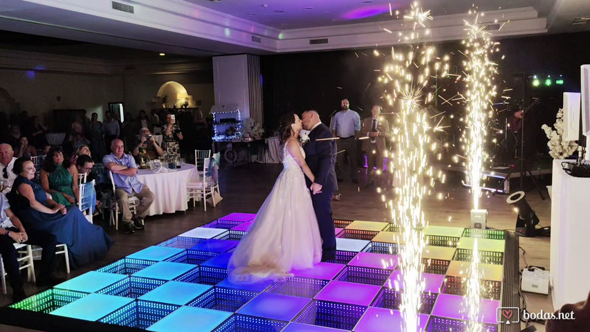 Baile de novios con pista de baile LED