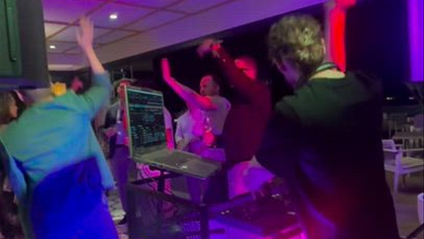 Live DJ